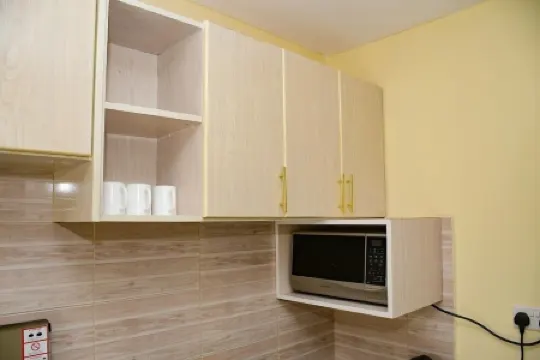 Cozy brand-new fully furnished 2 bedroom, 2 bath suite 5min from city center