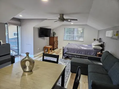 Cozy 1-bedroom apartment in welcoming Pioneer with WiFi, AC. Close to Kirkwood. Отели рядом с достопримечательностью «Блэк Часм Каверн Нешнел Нэчурал Ландмарк»