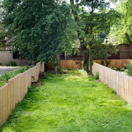 Grant - A Tranquil One Bedroom Steps from River