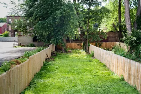 Grant - A Tranquil One Bedroom Steps from River