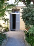 GARDEN OF OLEANDERS - a stone's throw from the Sea