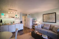 Oceanfront condo in gated complex w/ pool, tennis, beach & amazing sunsets!
