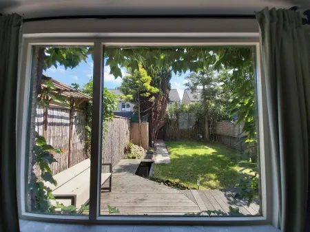 Villa with garden 20 minutes from Amsterdam Отели в г. Алмере