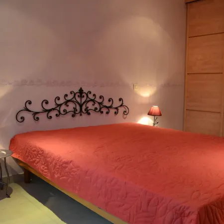 Air-conditioned villa, private pool 100m from the start of the Mont Ventoux climb Отели в г. Малосен