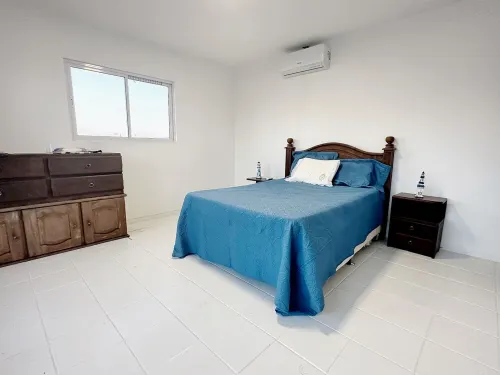 BEACH HOUSE WITH WI-FI/POOL/GRILL Hotels in Lucena