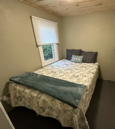 Beautiful beachfront cottage with hot tub, Bayfield ON