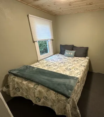 Beautiful beachfront cottage with hot tub, Bayfield ON Hotels in Huron County