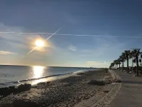 COZY APARTMENT WITH BALCONY WITH SEA VIEWS, 50M FROM THE BEACH + WIFI