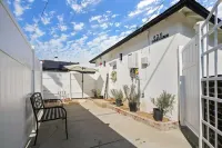 Adorable studio close to DTLA