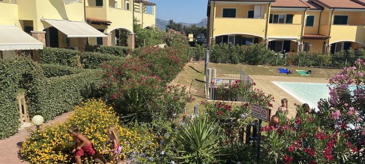 directly on the sea new apartment with garden and swimming pool Hotel a Badesi