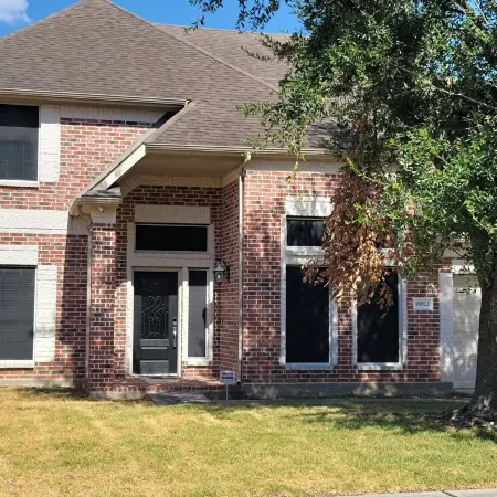 LUXURIOUS 3800sf House in a gated subdivision includes great amenities.