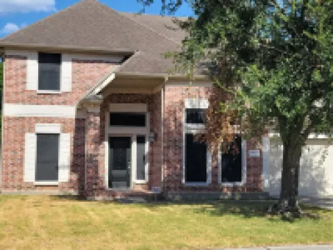 LUXURIOUS 3800sf House in a gated subdivision includes great amenities.