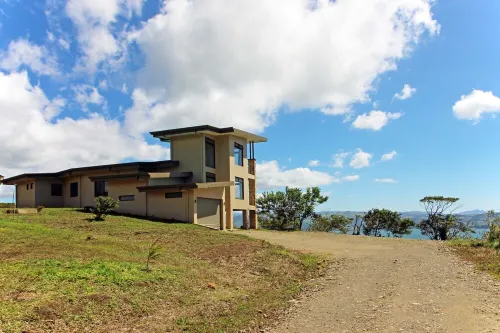 New Modern Home with Best view of Arenal Volcano and Lake Arenal Hotels in Guatuso