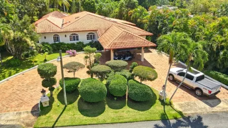 Luxury Villa w/ pool and jacuzzi!
