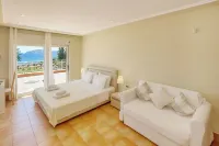 Private Beachfront Villa, Experience beauty, luxury and serenity, all in one. Hotels in Ermioni