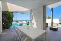 Villa Caterina, Ocean View with Private Heated Pool, Ideal for Golf Lovers