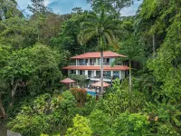 New!!-All Suite House & Killer Views. On-site Staff-Gated Community-Paved Road Hotels in Savegre