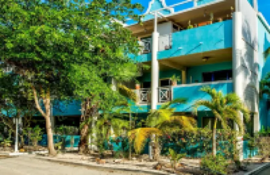 Spacious apartment,  lagoon view, minutes away from beach and town! 10% DISC