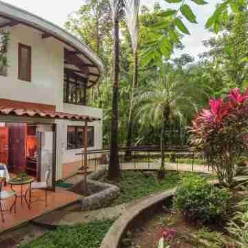 On Manuel Antonio Beach, 3 bed private pool and jacuzzi Lots of Monkeys! Hotel Exterior