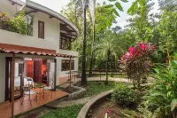 On Manuel Antonio Beach, 3 bed private pool and jacuzzi Lots of Monkeys!
