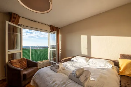 Family apartment at the Gates of Paris