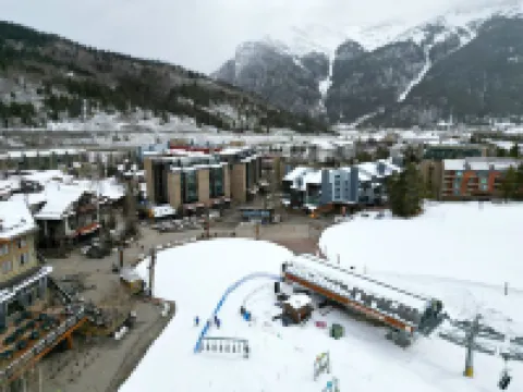 คอนโดขนาดใหญ่ใจกลางศูนย์หมู่บ้าน - ที่พักสัตว์เลี้ยงพักได้ - VS367 โดย Redawning