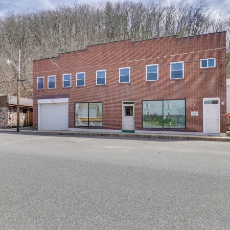 Downtown Marlinton Vacation Rental Apartment!