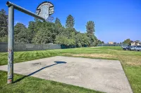 Waterfront Sandpoint Condo Lake Access! - Pool