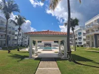 Crab Shack Condo at the Beach! Newly renovated! Beachfront with pool!