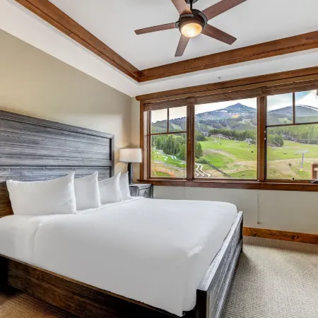 One Ski Hill Place S8421