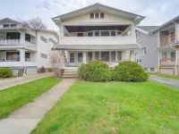 Home 2 Mi to Lakewood Park & Solstice Steps! Hoteles en Lakewood
