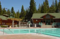 Bear Meadows Lodge - Hot Tub - Tahoe Donner 6 Bedroom Home by RedAwning - Jacuzzi
