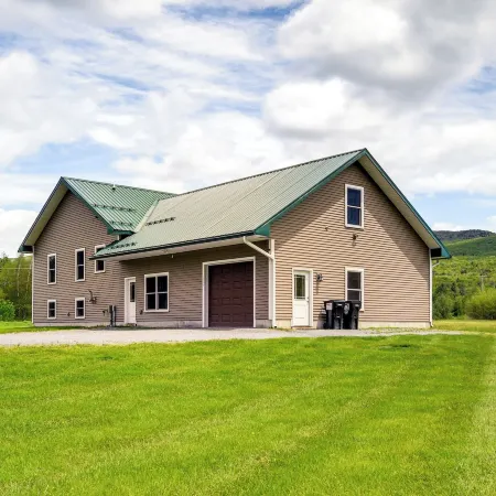Mtn-View Home 6 Mi to Jay Peak Resort Fish and Hike