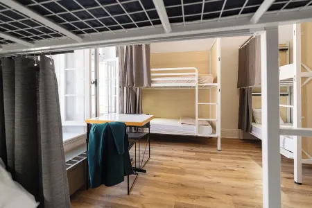 Auberge Internationale de Quebec - HI Canada Отели рядом с достопримечательностью «Rue Sainte-Anne»