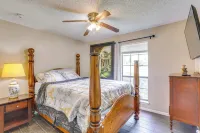 6 Mi to Ellen Trout Zoo: Family Home w/ Yard! Hotels in Lufkin