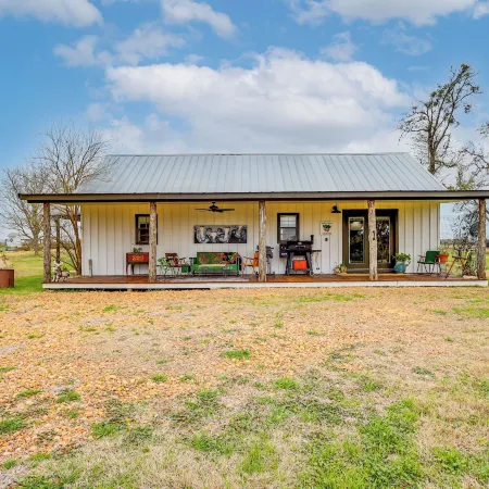 Large Yard + Pond: Fayetteville Rural Retreat