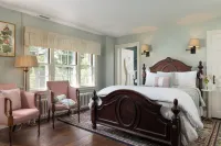 Devonfield Inn Hotels in Lee