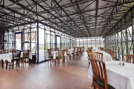 Gut Sarnow - Hotel Und Restaurant Отели в г. Бриц