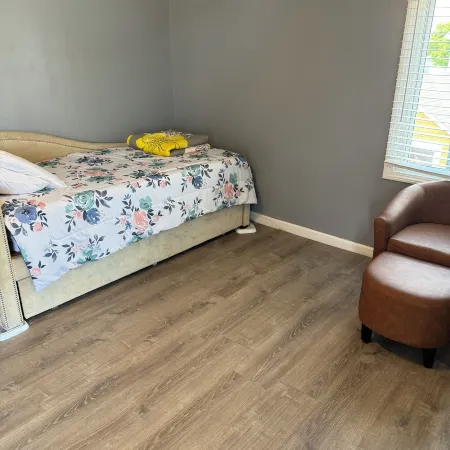 12 Ashworth Ave Suites