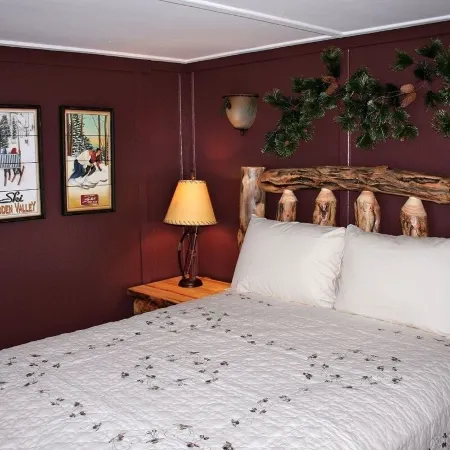 Charming Cabin, Next to National Park 3 Bedroom Cabin - #20-Ncd0297