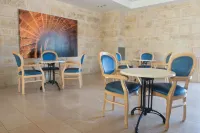 HI - Akko Knights Hostel - Desayuno