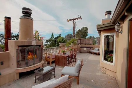 Secret Garden Inn Отели рядом с достопримечательностью «Торрей Пайнс Стейт Бич»