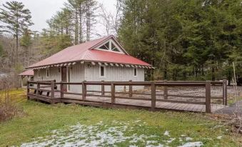 The Wells Cashiers