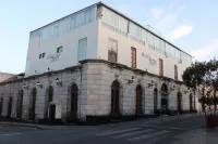 Hotel Tikary Hotels near Héroes Navales Park