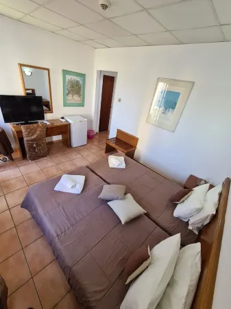 Metropole Hotel Отели рядом с достопримечательностью «Лимасол Спортинг Центр»