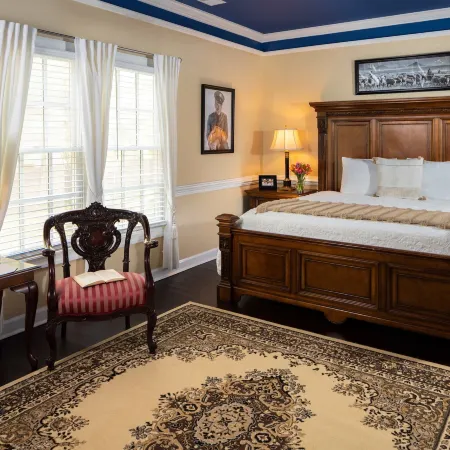 A Williamsburg White House Inn