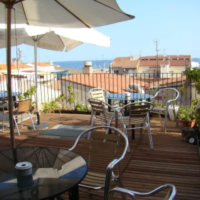 Hostal Platja Отели рядом с достопримечательностью «Пляж Пиланс»