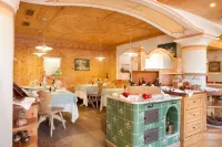 Alpotel Dolomiten - breakfast