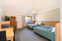 Catalina Motel Lake Macquarie Hotels in Marks Point