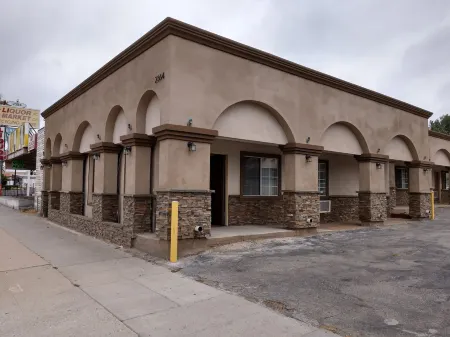 Bartlett Motel Отели рядом с достопримечательностью «Пойнт Висент Лайтхаус»